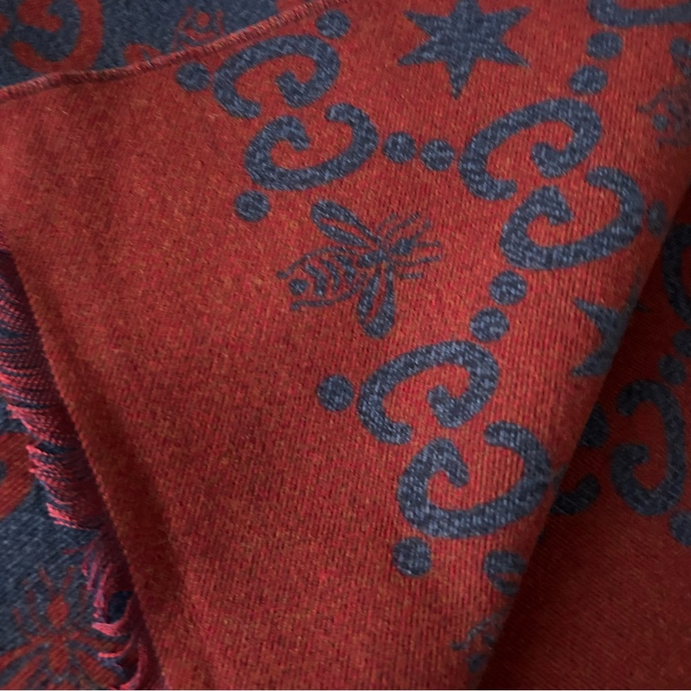 GUCCI red & blue CONSTELLATION Bee GG Stars wool/silk reversible long scarf NWT - Picture 5 of 9